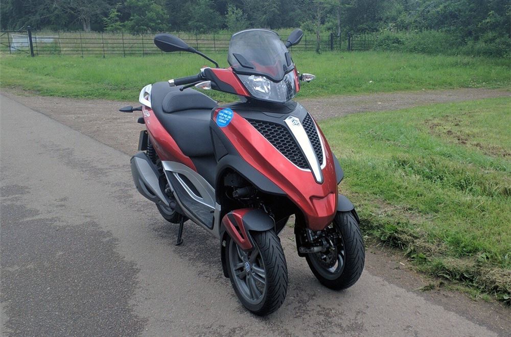 PIAGGIO MP3 Yourban300 側車付 ★★allコミ42万円★★ Review: Piaggio MP3 300ie Yourban 2016 | Product Reviews | Honest John