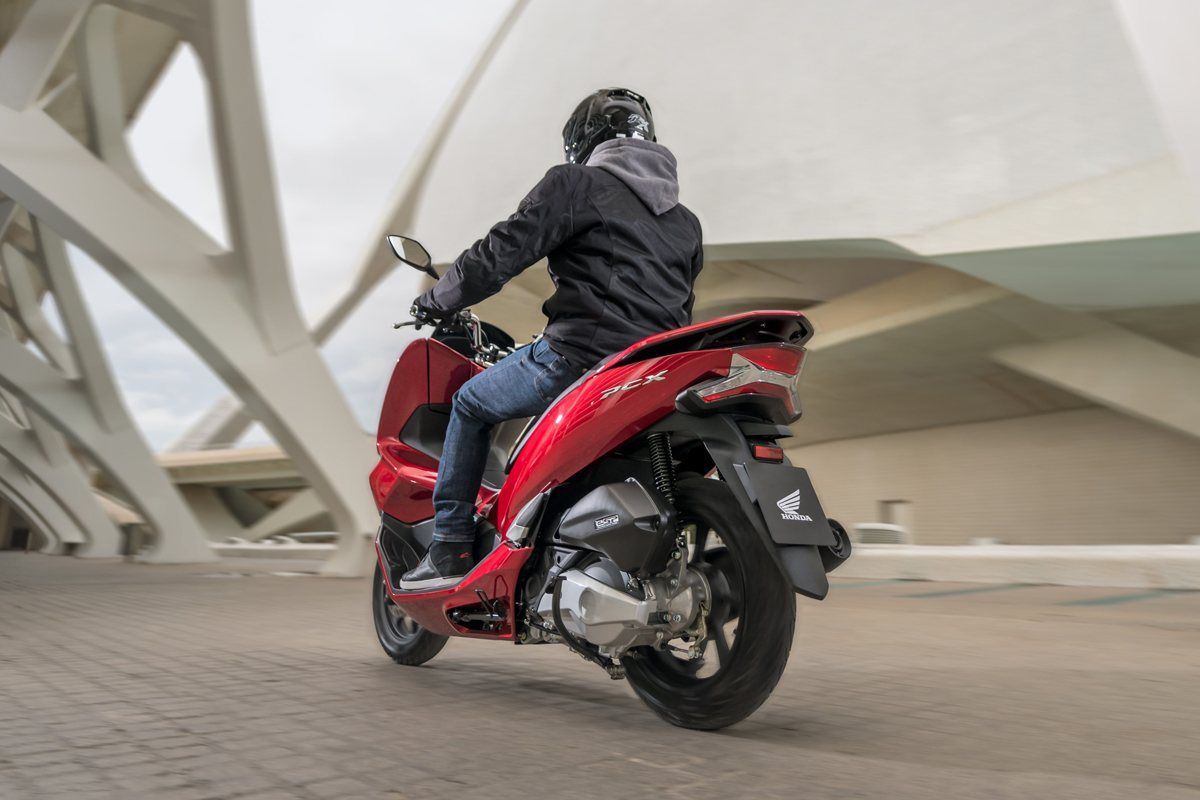 Review: Honda PCX 125 | Product Reviews | Honest John