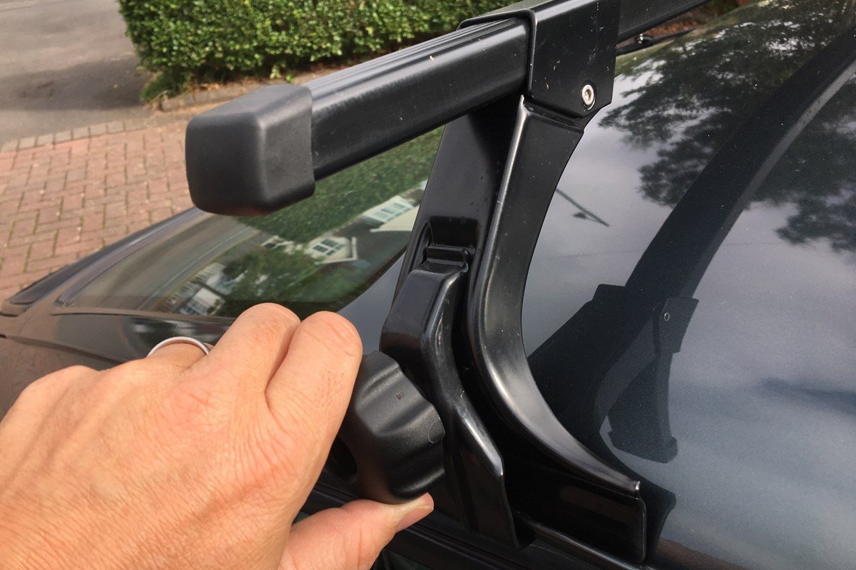 thule rain gutter mount