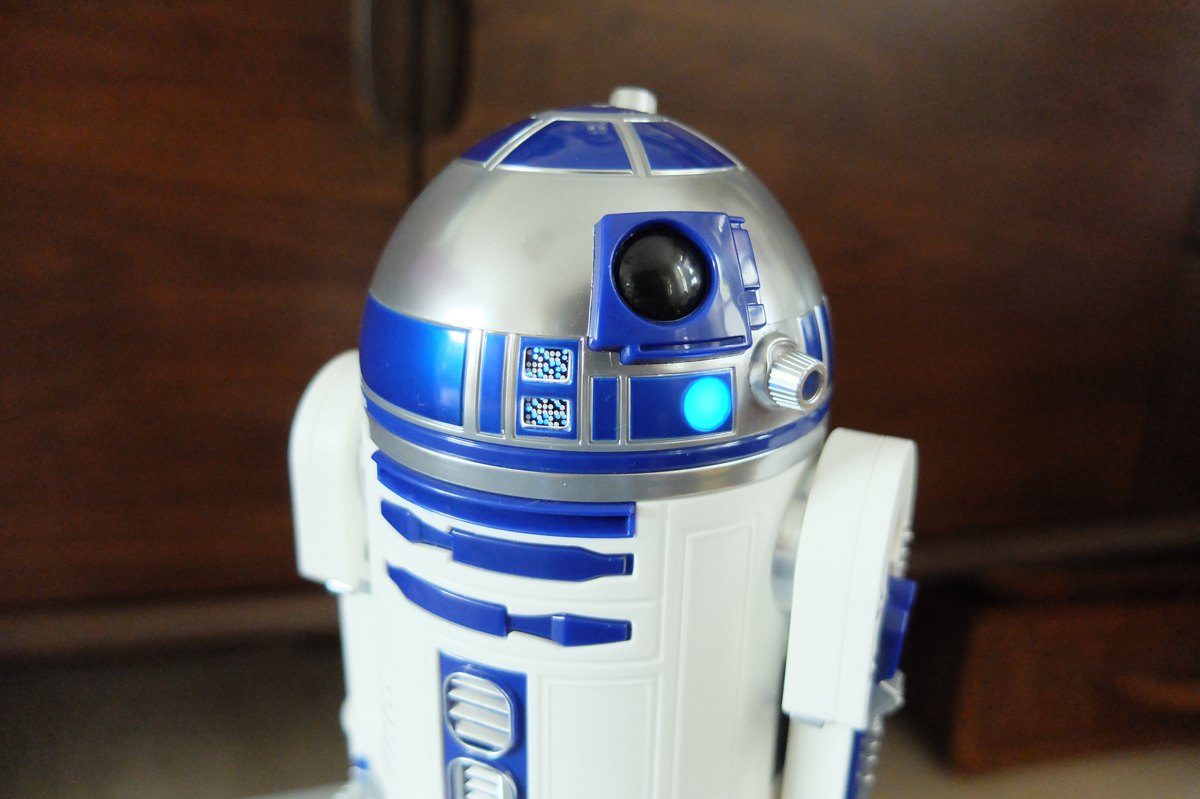 Sphero r2d2 hot sale falling over